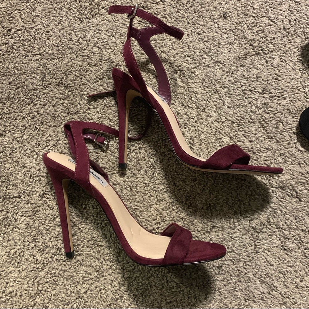 Never worn Steve Madden maroon heels